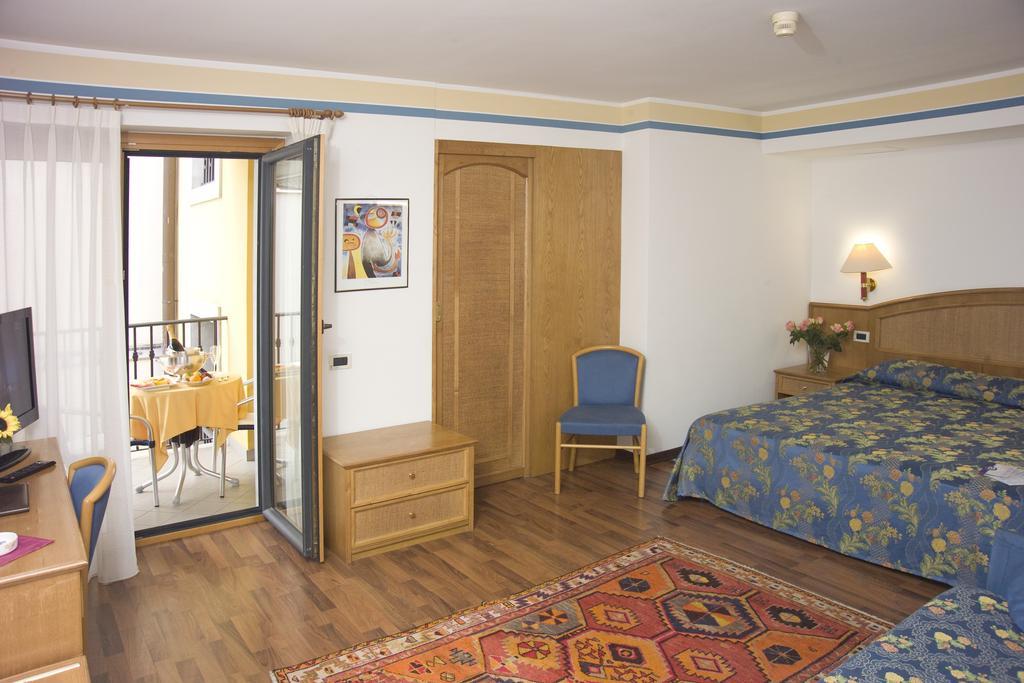 Hotel Metropole Grado Buitenkant foto